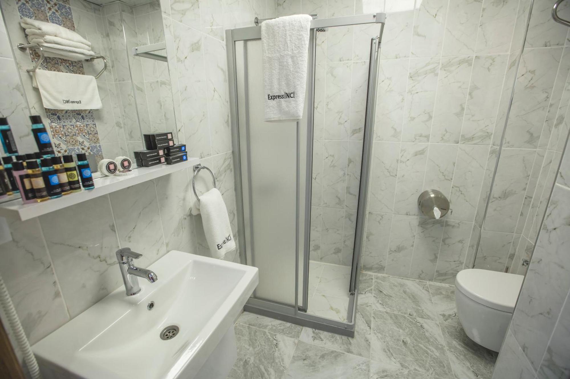 Deluxe Double or Twin Room,943208296:JPEG